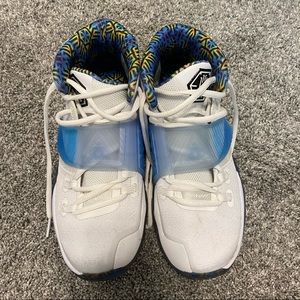 Kyrie 6 GS ‘sapphire’ - SIZE 5.5